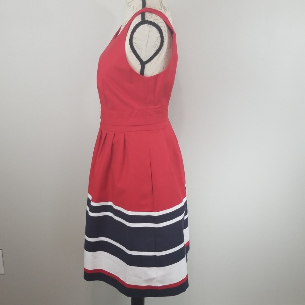 THE LIMITED SLEVELESS DRESS - Picture 2 of 8